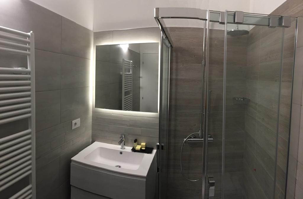 Double or Twin Room Lake View