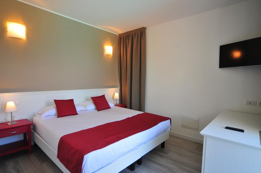 Double or Twin Room Lake View